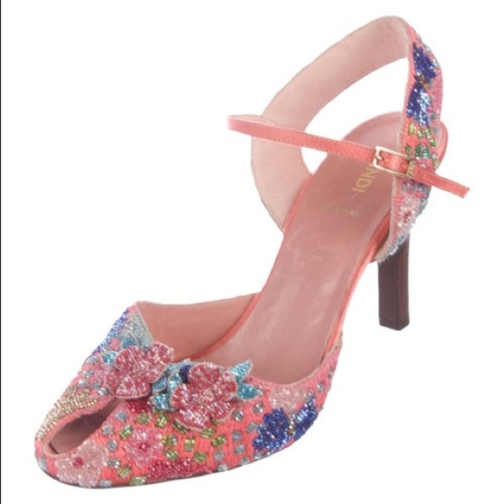 Oooh so pretty, NWB FENDI embroidered heels